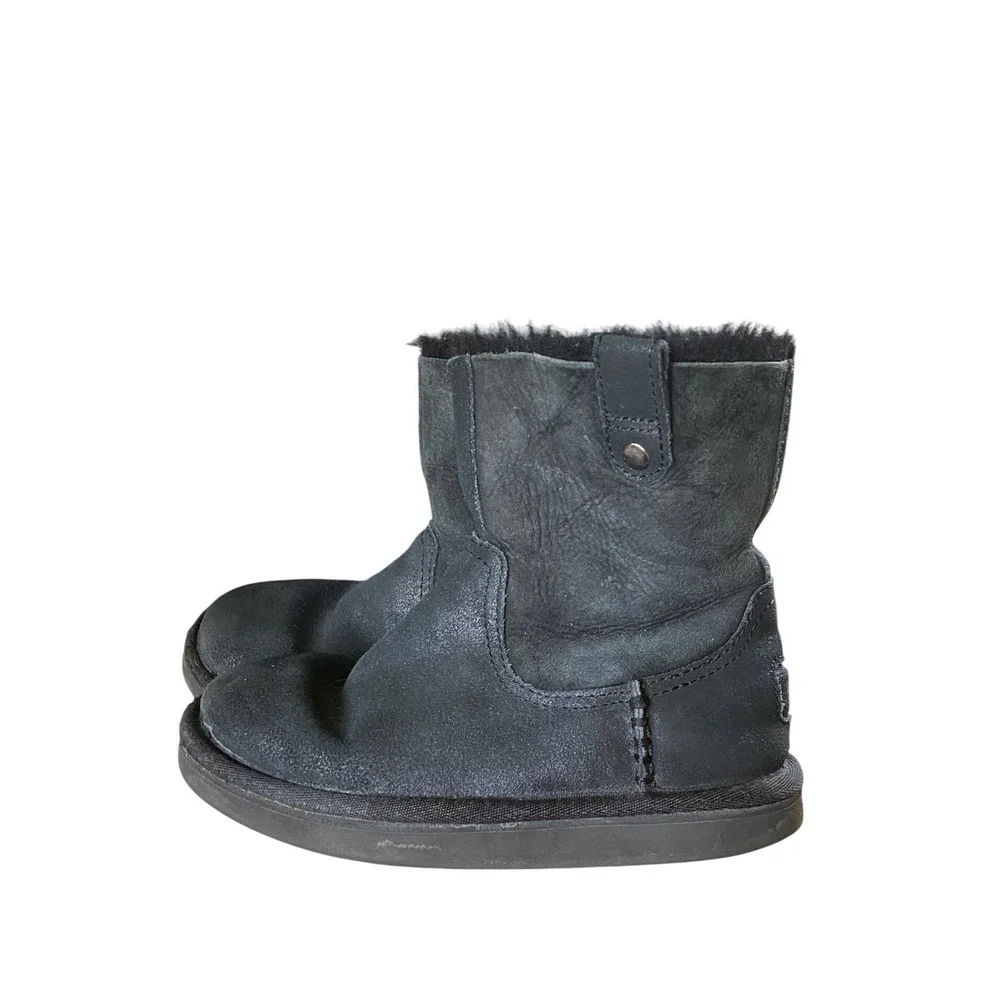 UGG Redwood Suede Fur Lined Mid Calf Black‎ Boots 4.5 Kids Preppy Trendy Shoes